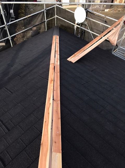 スレート屋根から横暖ルーフを使った屋根カバー工事を行いました！川口市屋根カバー工事　横暖ルーフαｓ　ニチハ　センタールーフ　スレートボロボロ　ガルバリウム鋼板　